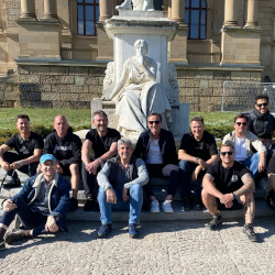 © Prof. Ali Meyer | Hamlet | Karin Henkel | Komparserie Ali Meyer :: Darstellender Kuenstler | Burgtheater auf Tournee im Staatstheater Wiesbaden 2025