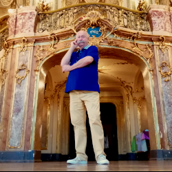 © Prof. Ali Meyer | Hamlet | Karin Henkel | Komparserie Ali Meyer :: Darstellender Kuenstler | Burgtheater auf Tournee im Staatstheater Wiesbaden 2025